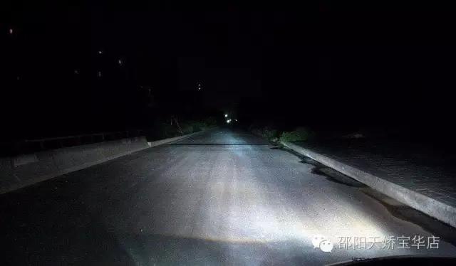 尤其是改過氙氣大燈的車主們，定期檢查電路，檢查火花塞是否積碳老化，這是很有必要的！