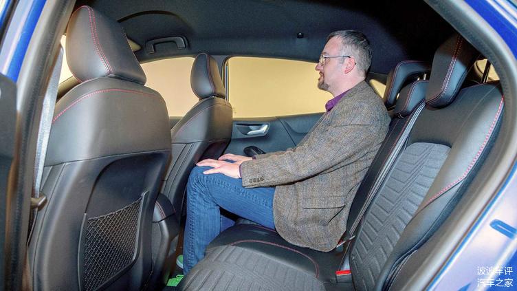 福特發(fā)布PUMA小型SUV官圖，歐式風(fēng)格，造型很有柔和感