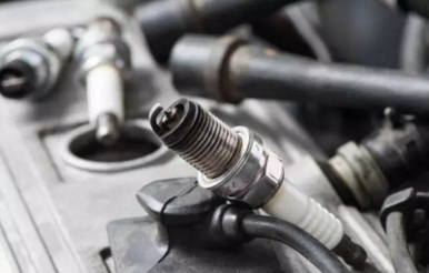 火花塞為什么一換就是4個(gè)？只換一個(gè)不行嗎