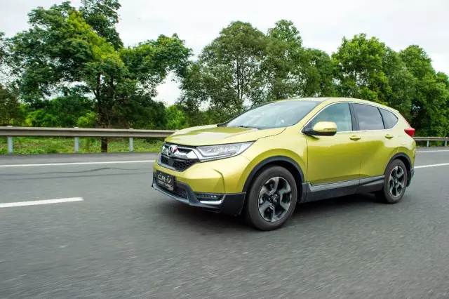 不是我追不上你，而是我們之間需要距離