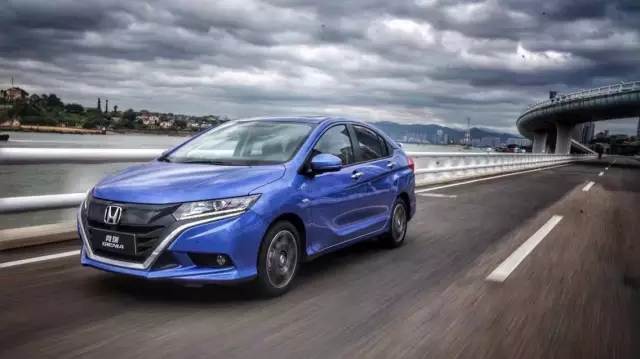 春光明媚，有輛競?cè)穑℅IENIA）更能從容自在