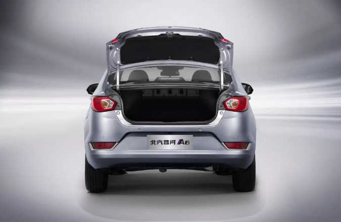 看一出好戲，猜神秘主演