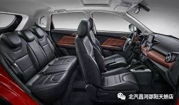 易燃易爆炸！夏天在車?yán)锓胚@些東西絕對是奪命炸彈！